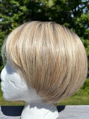Blonde Layered Bob Wig - Natural Blonde